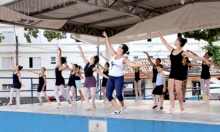 Programação cultural traz teatro, coral e oficina de dança