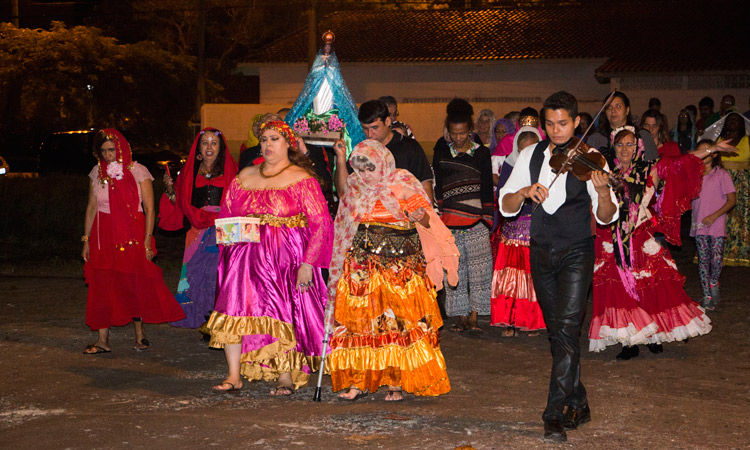 Festival Cigano de Arte e Cultura no Club Homs reúne cultura, artesanato,  dança e oráculos diversos